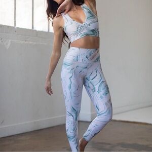 NWT Savvi Fit Miya Swirl Leggings Size M